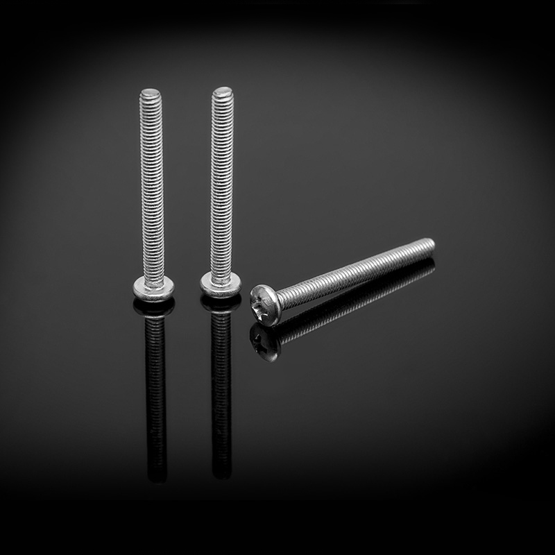 Skrutka s krížovou hlavou GB818 z nehrdzavejúcej ocele